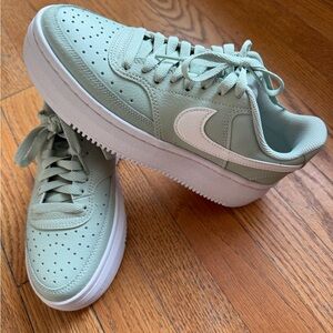 Nike Court Vision Alta Low Womens Platform Shoes green DM0113-003 Size 8